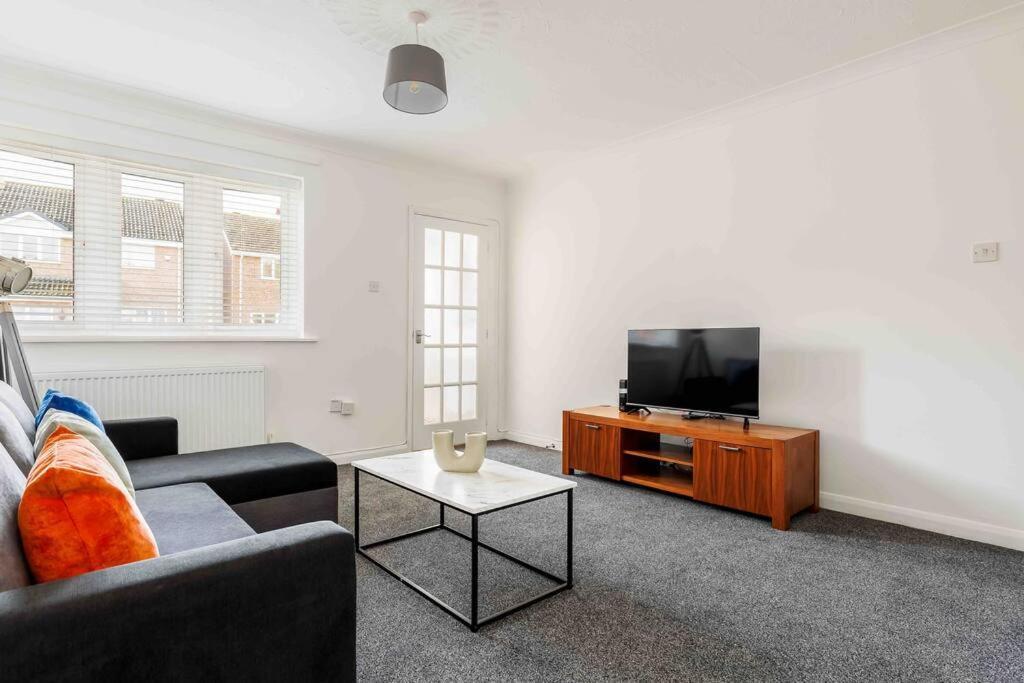 2 Bedroom House-Driveway - Bournemouth Hospital - Long Stay Discounts - Lima Apartments Ltd エクステリア 写真