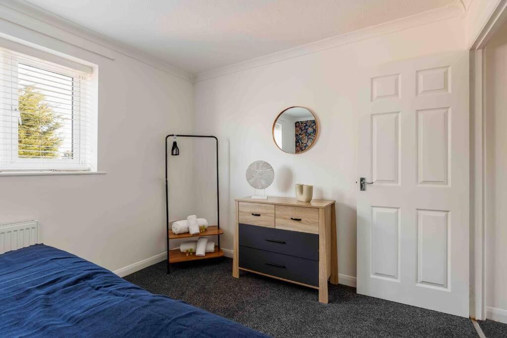 2 Bedroom House-Driveway - Bournemouth Hospital - Long Stay Discounts - Lima Apartments Ltd エクステリア 写真