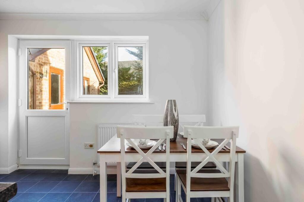 2 Bedroom House-Driveway - Bournemouth Hospital - Long Stay Discounts - Lima Apartments Ltd エクステリア 写真