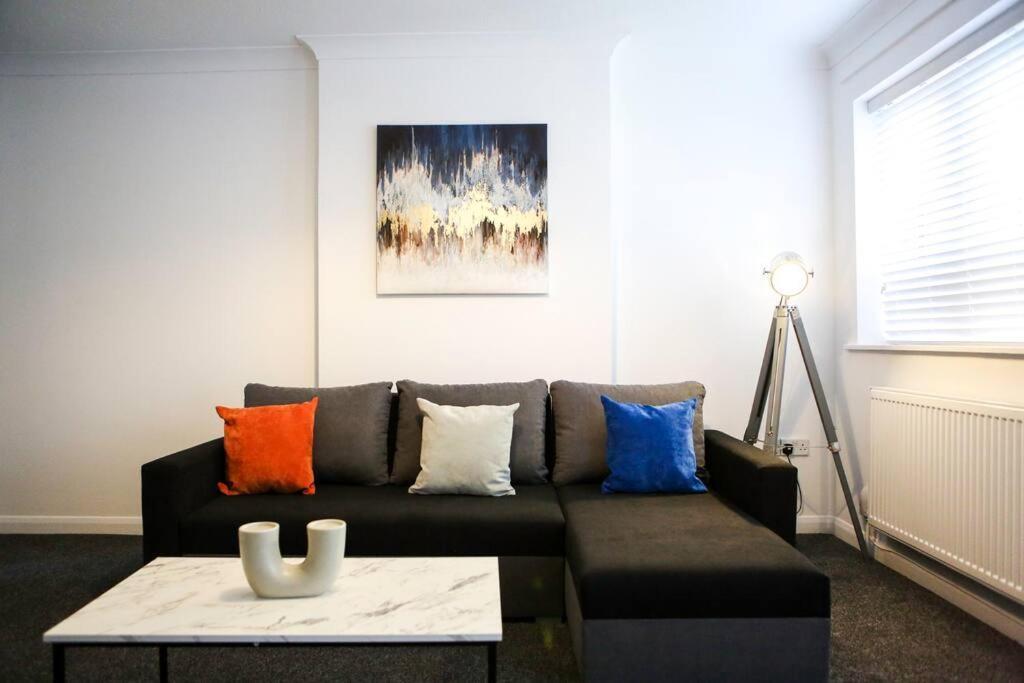 2 Bedroom House-Driveway - Bournemouth Hospital - Long Stay Discounts - Lima Apartments Ltd エクステリア 写真